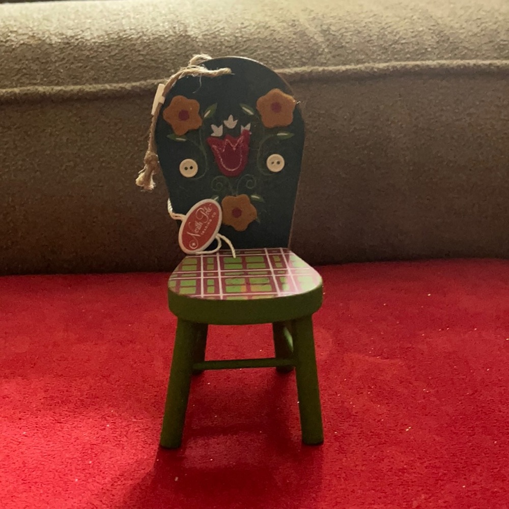 2011 North Pole Wood Cmas Chair Ornament!